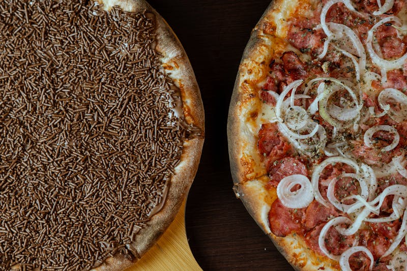 Nutella pizza with strawberries and powdered sugar